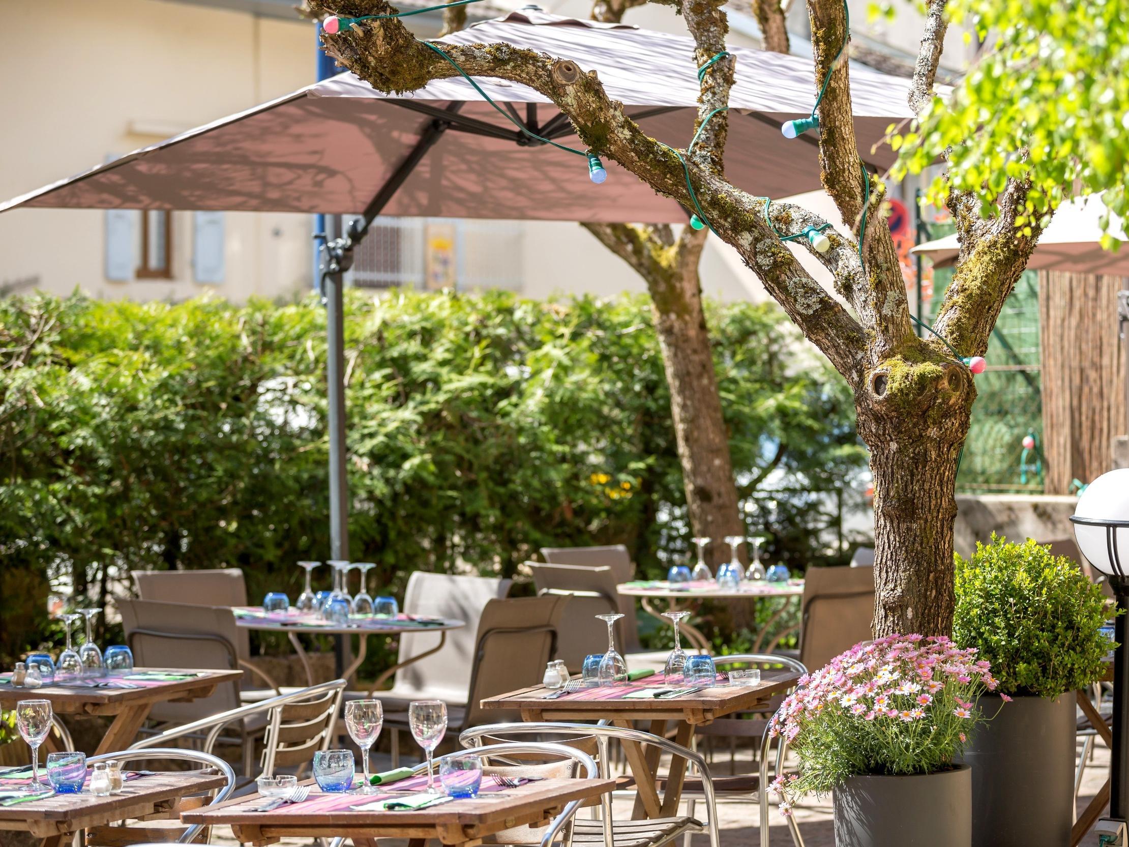 La Terrasse Fleurie, Logis, Hotel Et Restaurant Divonne-les-Bains Exteriér fotografie