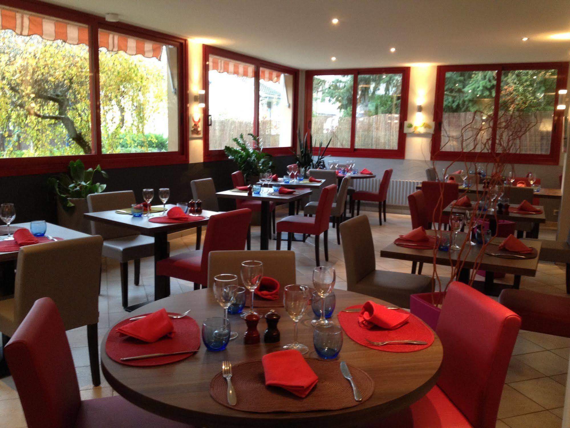 La Terrasse Fleurie, Logis, Hotel Et Restaurant Divonne-les-Bains Exteriér fotografie